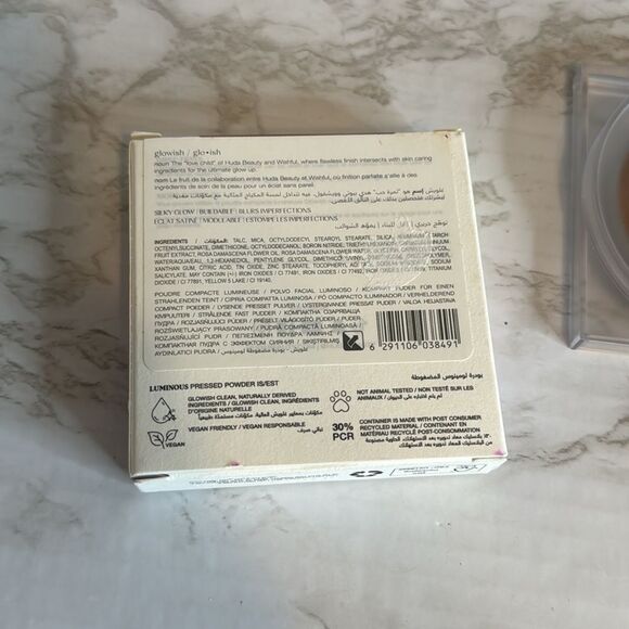 HUDA BEAUTY GloWish luminous Vegan pressed Powder in 10 deep tan - Picture 3 of 5